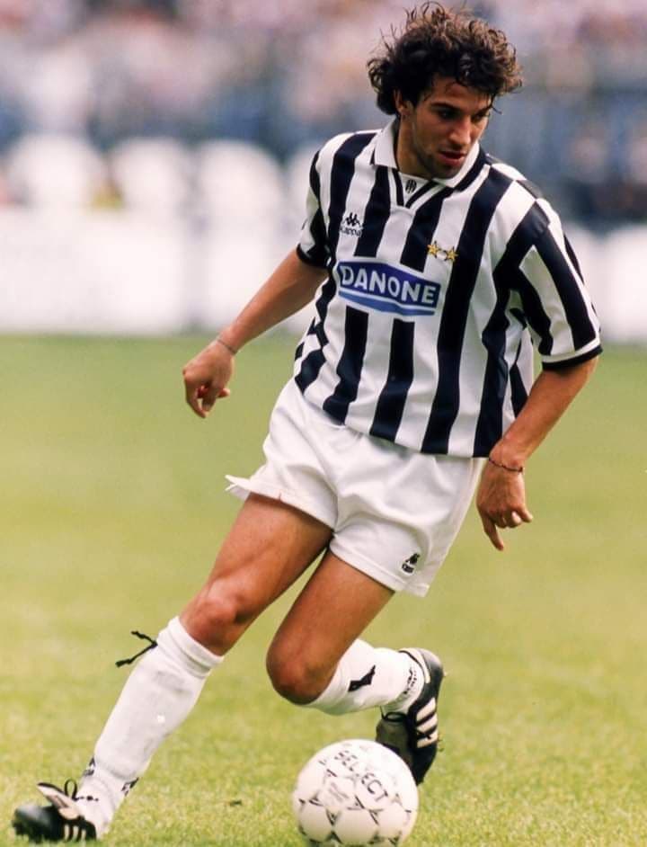 【匿名配送】【入手困難】ユベントス　白　黒　ユーべ　デルピエロ　バッジオ　カッパ