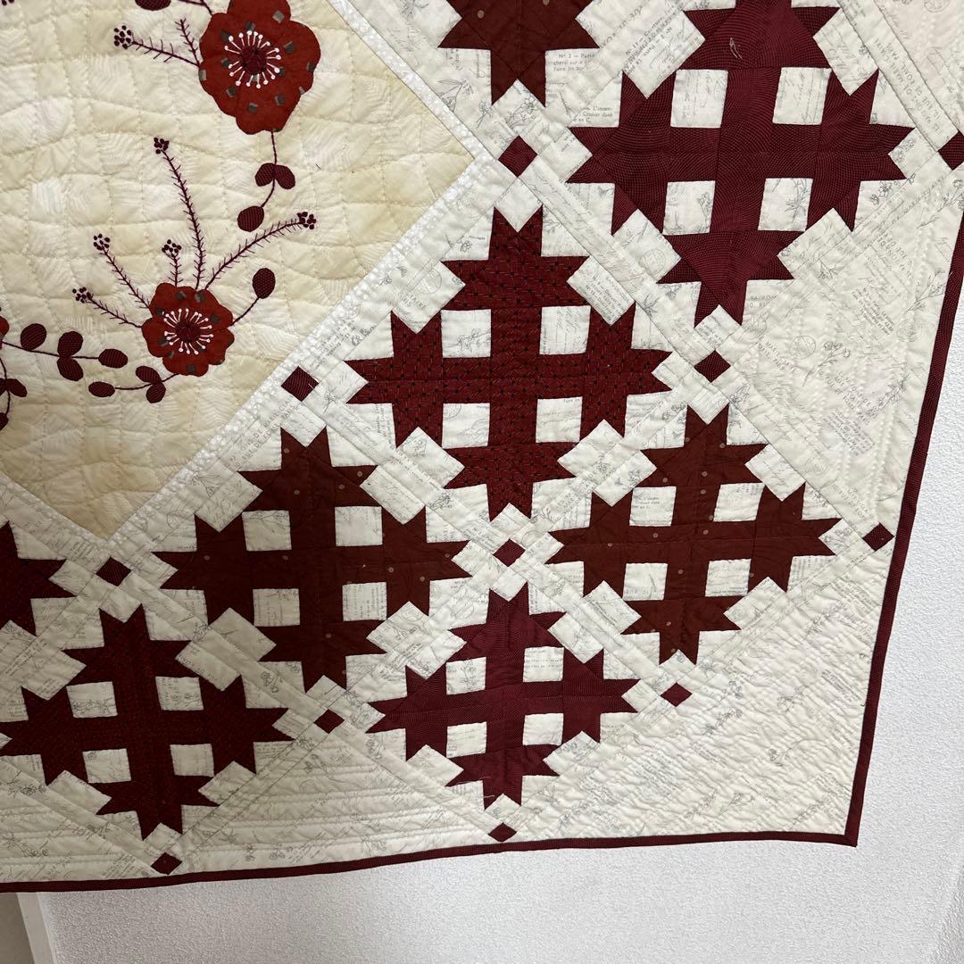 ＹＵＲＩＫＯハンドメイドパッチワークキルトの赤白のタペストリー