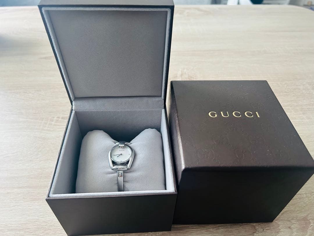 GUCCI レディース時計 シルバー ボックス付き