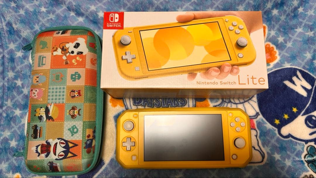 任天堂 Switch Lite イエロー ACアダプター、カバー、保護シール付
