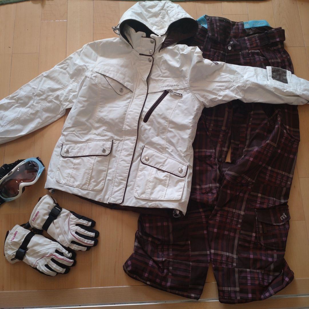 女性用、スノーボードウェア（上下）、手袋、ゴーグルの4点セット