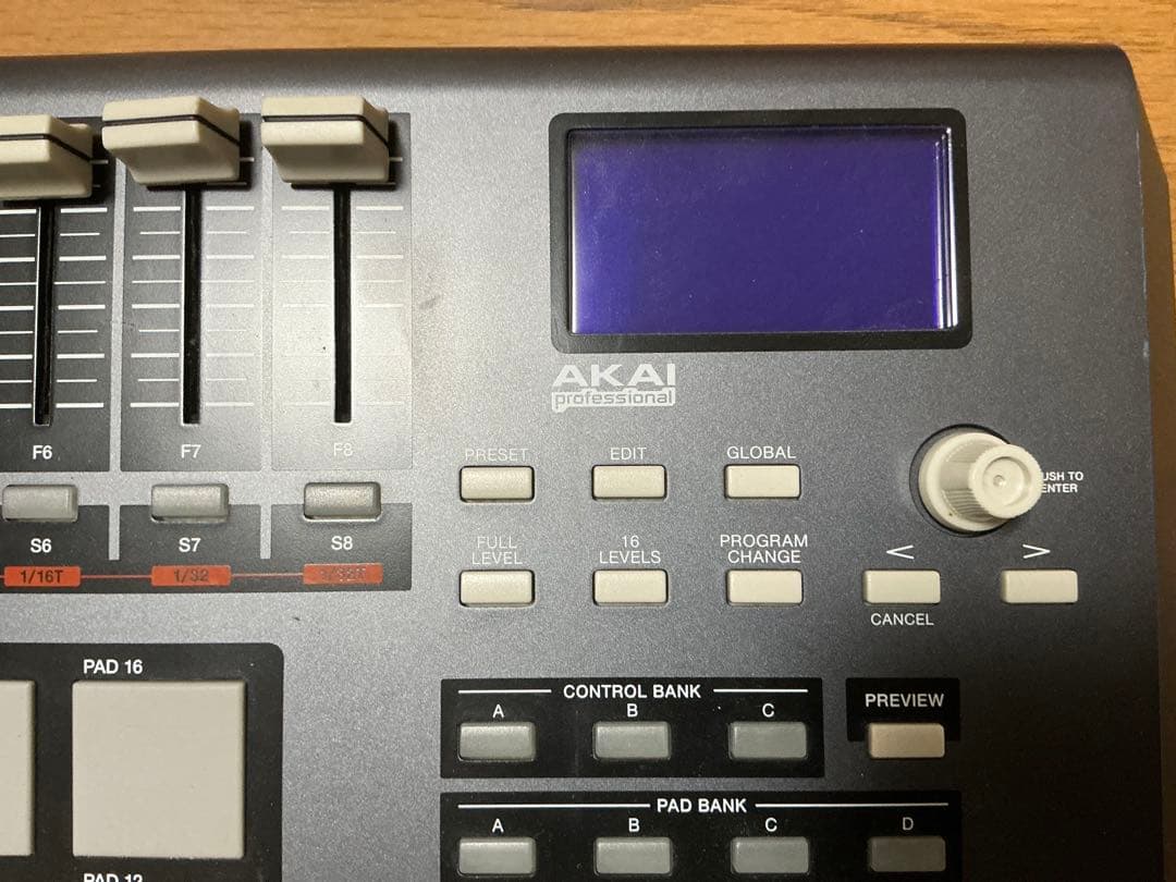 【値下げ】AKAI MPD32 MIDIコントローラー