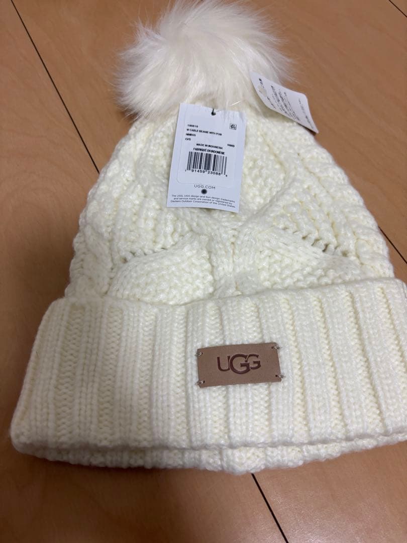 UGG ホワイト ニット帽 ファー付き