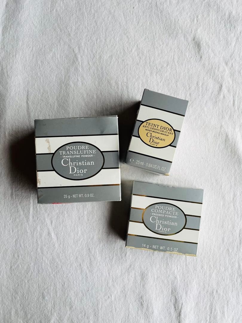 ディオール フェイスパウダー リキッドファンデーションプードゥルコンパクト