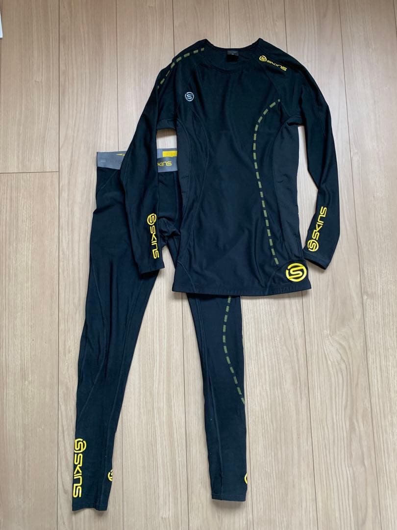 SKINS コンプレッション DNAMIC 長袖トップ、ロングタイツセットM