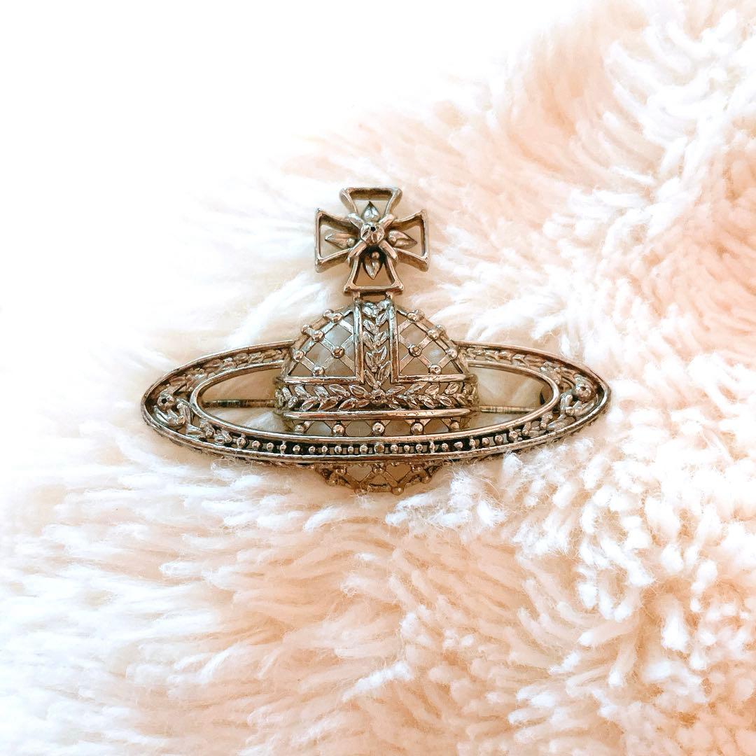 Vivienne Westwood ロゴ ブローチ　箱付き