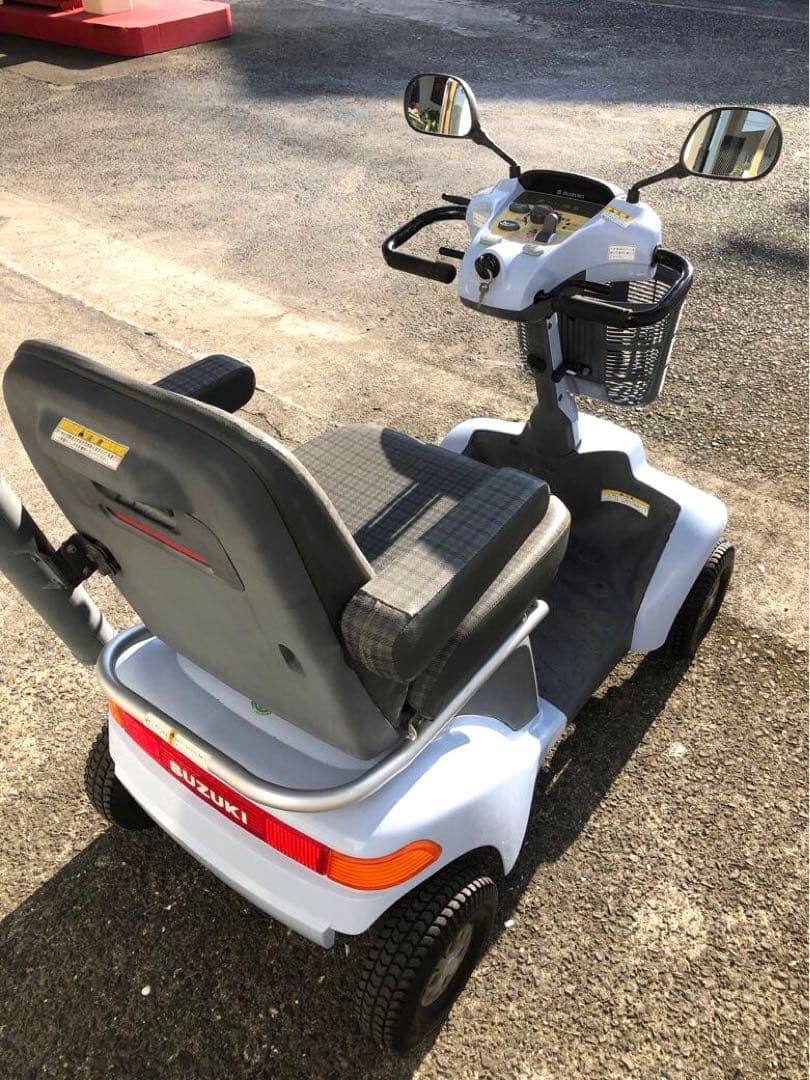 Suzuki シルバーカー 前カゴ付き　程度良好　同市内は配達無料