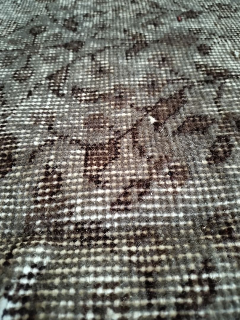 グレーのオーバーダイヴィンテージラグ　縁アリフラワー　No.683