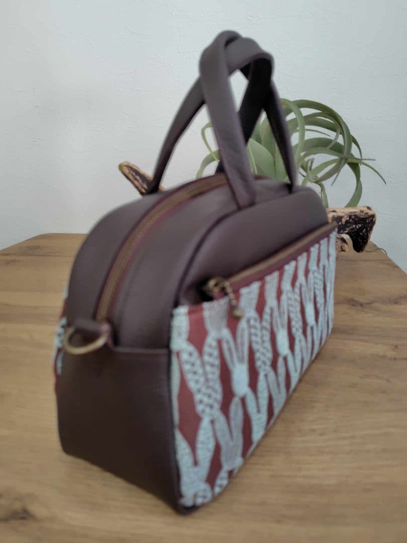 ミナペルホネン/tambourineタンバリンネイビー×LB/ラウンドボストン