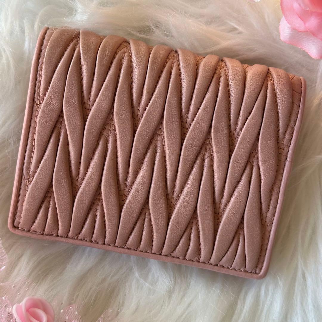 MIUMIU マテラッセ 二つ折り 財布 ピンク ベージュ レザー