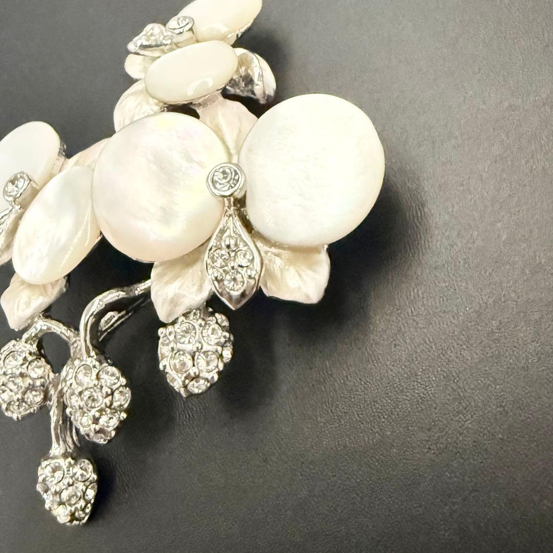 超希少✨未使用保管 ヴァンドームブティック　ブローチ　胡蝶蘭　白蝶貝