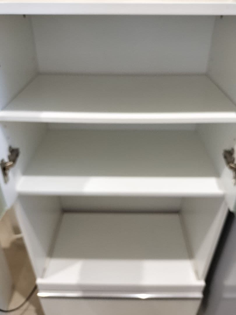 堕天使様用　ニトリ　ホワイト食器棚 ガラス扉付き 2段棚