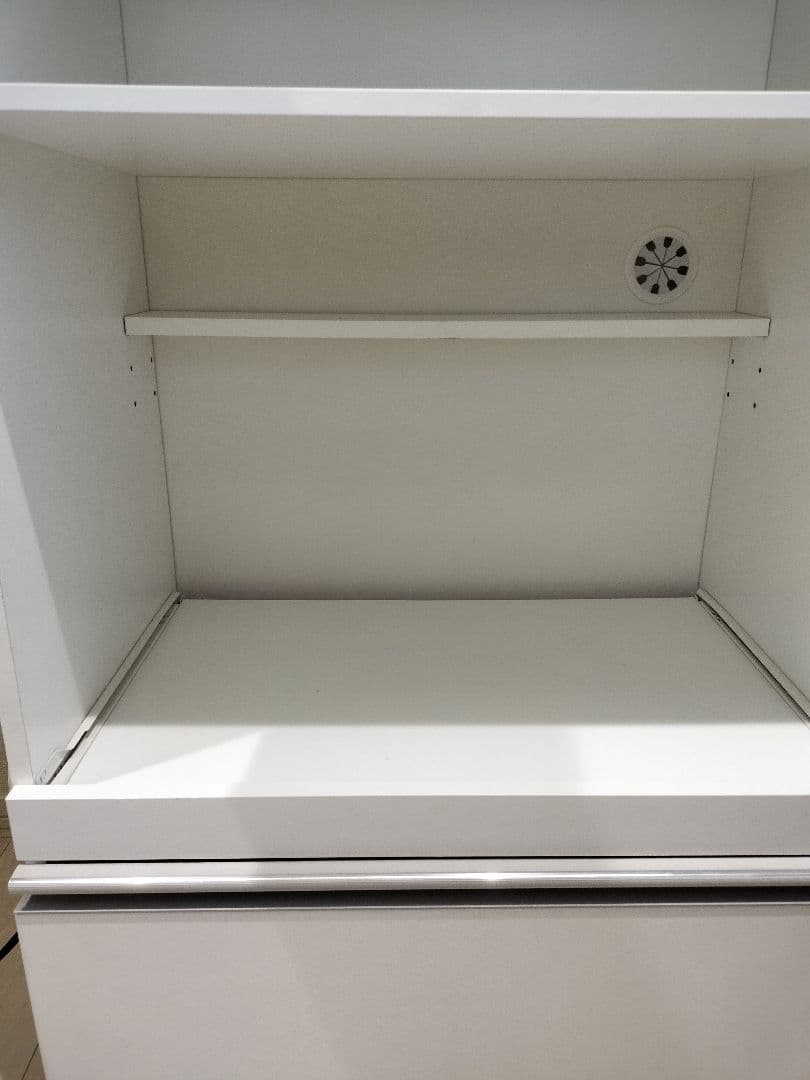 堕天使様用　ニトリ　ホワイト食器棚 ガラス扉付き 2段棚