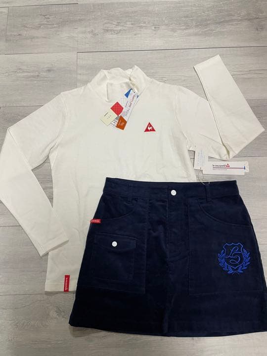 22,990円　ルコックゴルフ　M　セットアップ　白シャツ　紺色スカート