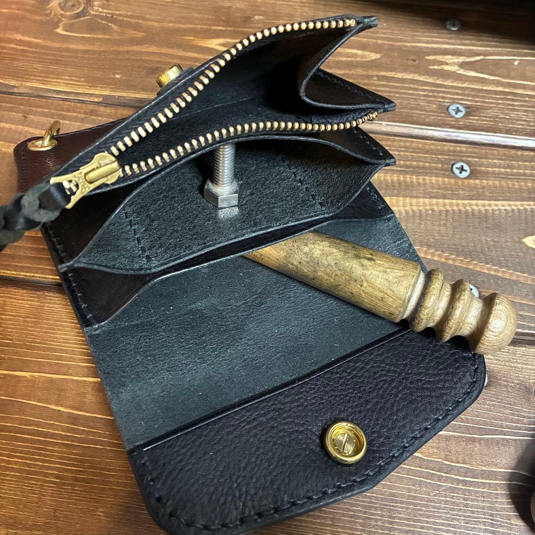 ショートトラッカーウォレット ネブラスカブラック　クロスボールコンチョ