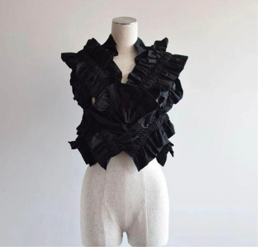 。*様 HOUGA ホウガ　kiki frill vest カラーBLK