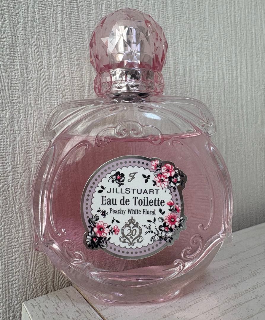 ピーチーホワイトフローラル　オードトワレ　ジルスチュアート