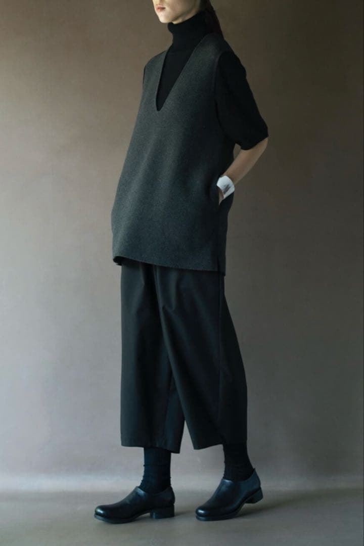 ARTS&SCIENCE V neck short tunicカシミア ベスト