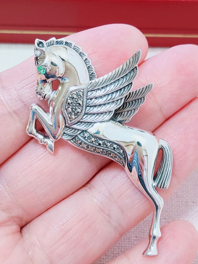 未使用品 碌山 翼ある馬 ペガサス エメラルド シルバー ブローチ