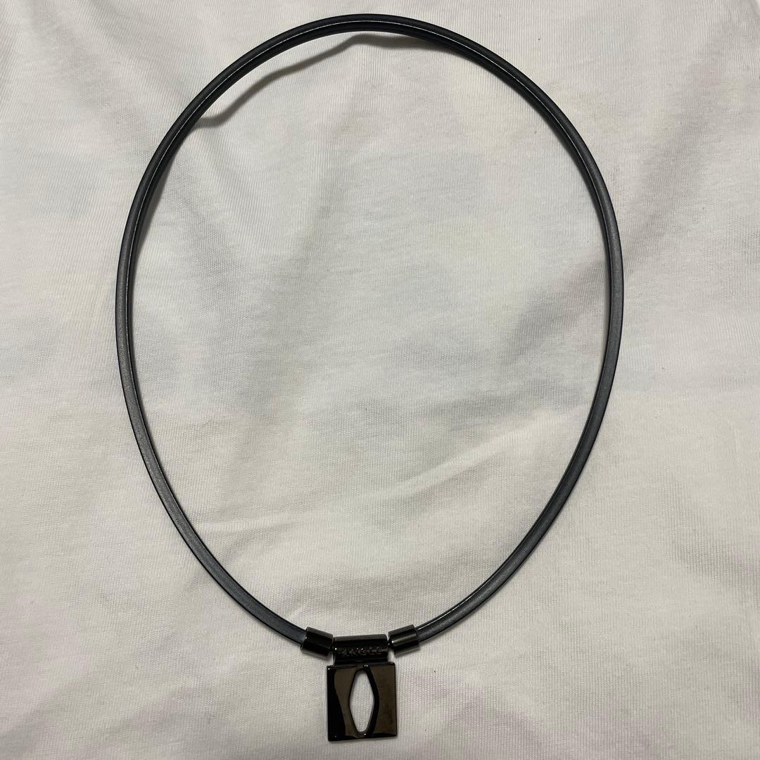 ANGLE金属製ネックレス