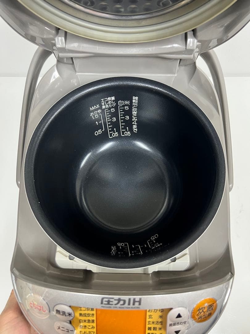 象印 ZOJIRUSHI 圧力IH炊飯ジャー NP-NR10（プラチナ厚釜）