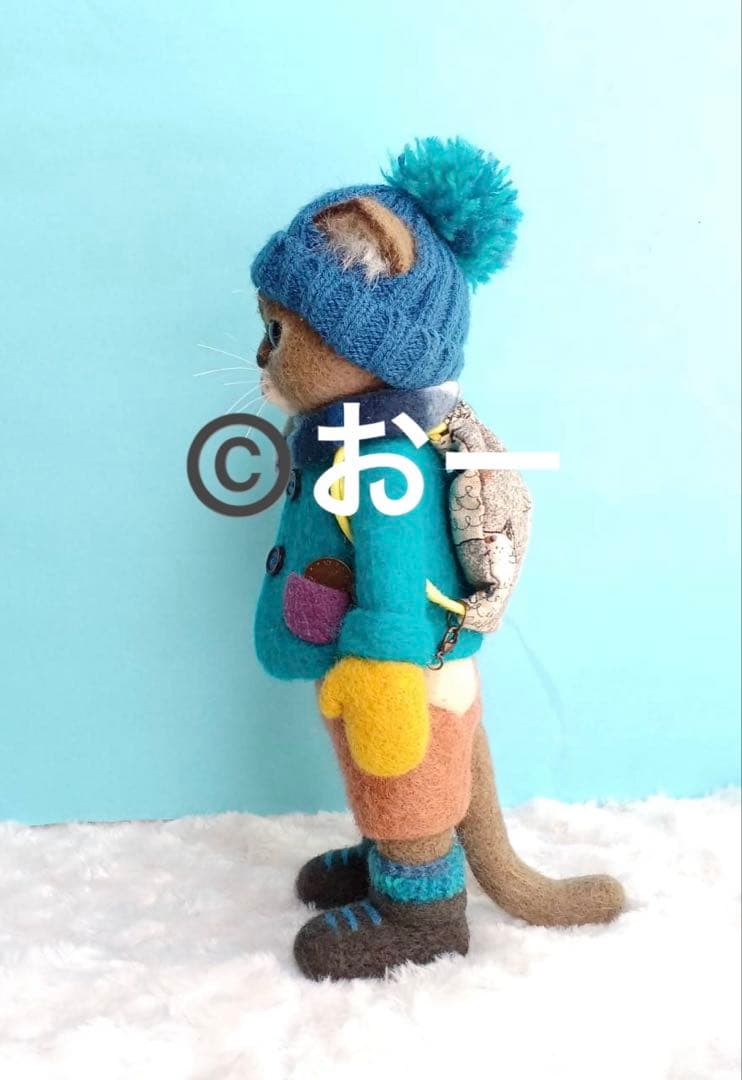 羊毛フェルト　猫　冬のおでかけ　青色　コート