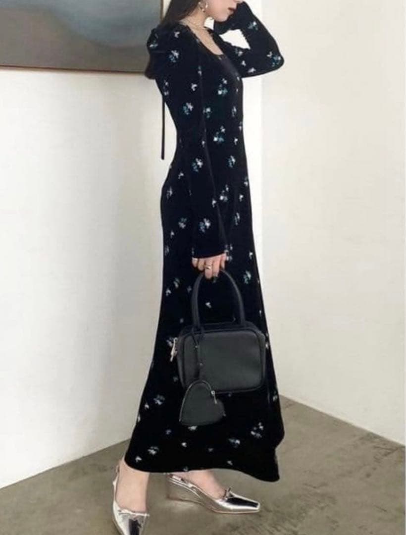 新品未使用タグ付 FRAY I.D スクエアネックベロア刺繍ワンピース サイズ1