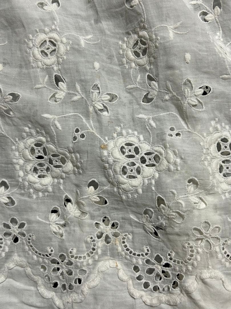 ヴィクトリアンレース刺繍ドレス