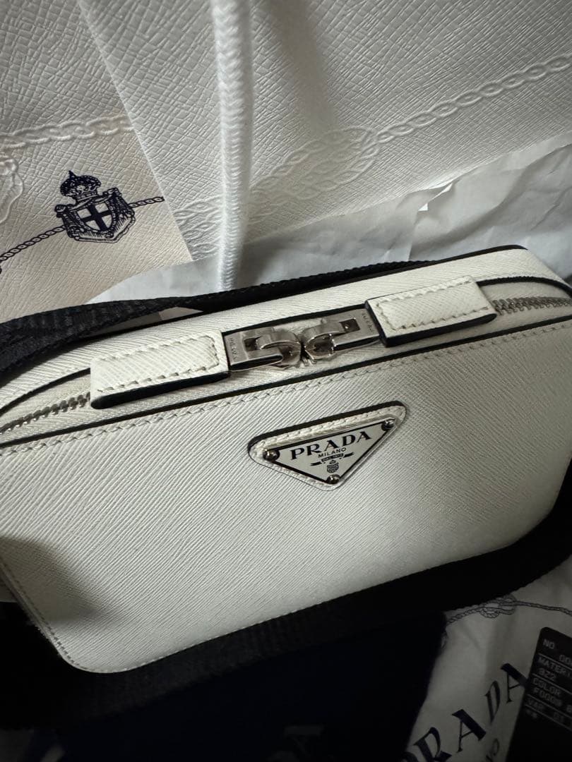 PRADA サフィアーノレザーショルダーバッグ　ホワイト