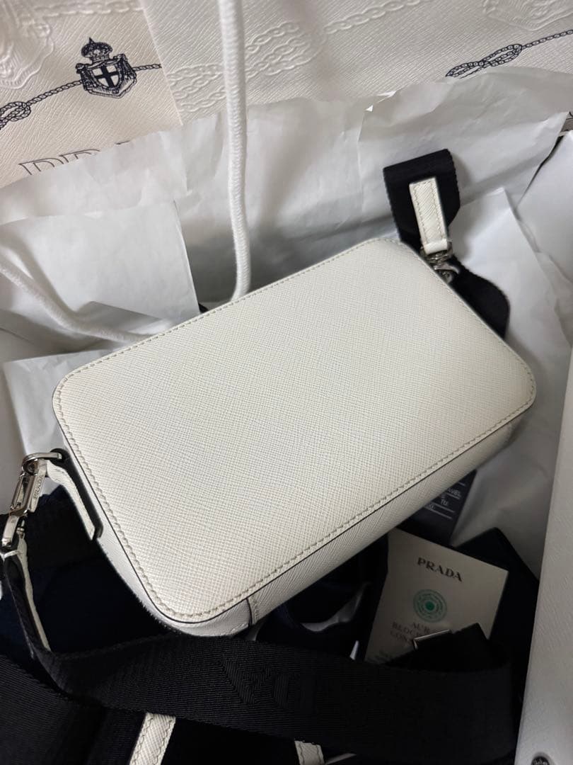 PRADA サフィアーノレザーショルダーバッグ　ホワイト