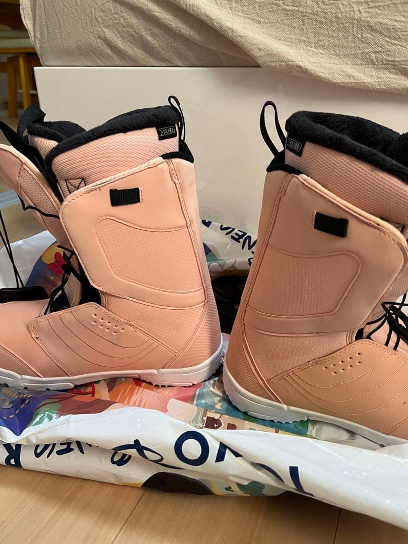 サロモン ピンク 女性用 スノーボードブーツ