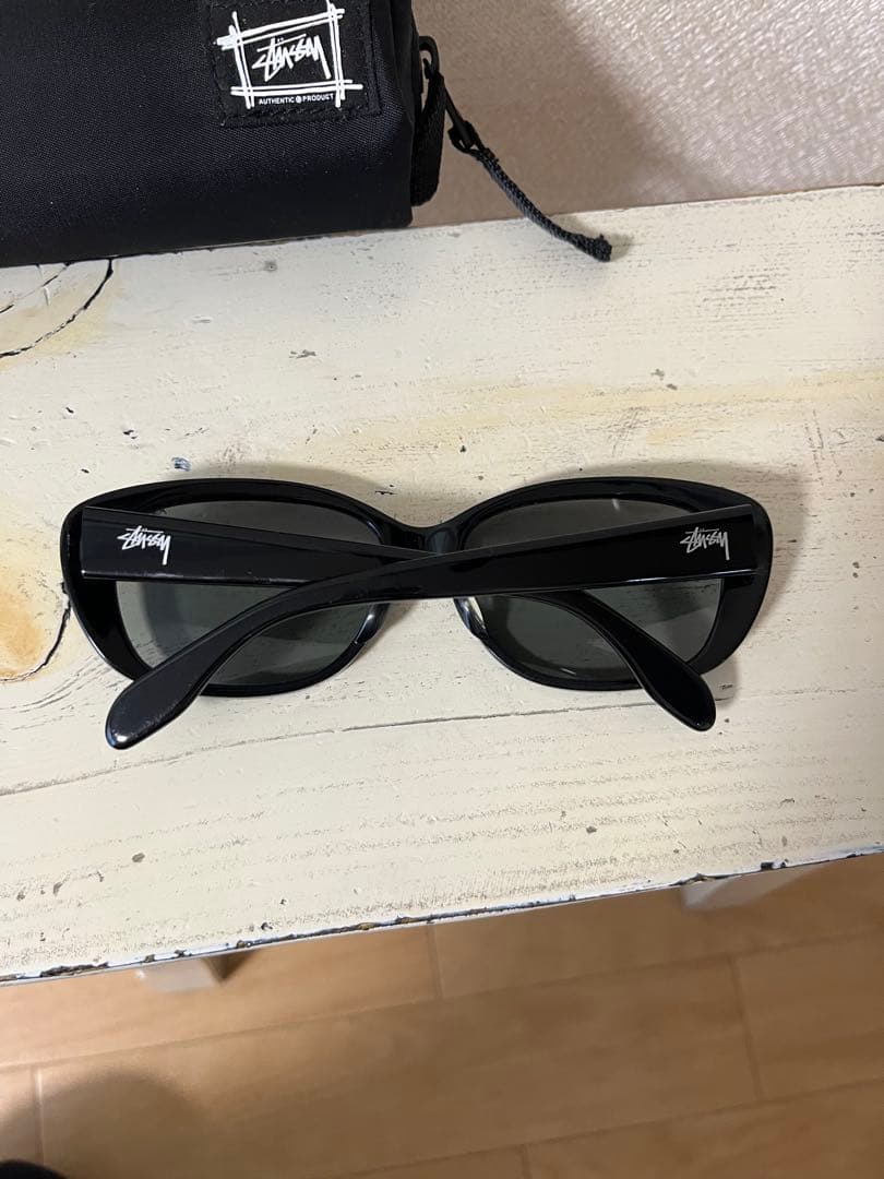 Stussy NAOMI ブラックサングラス
