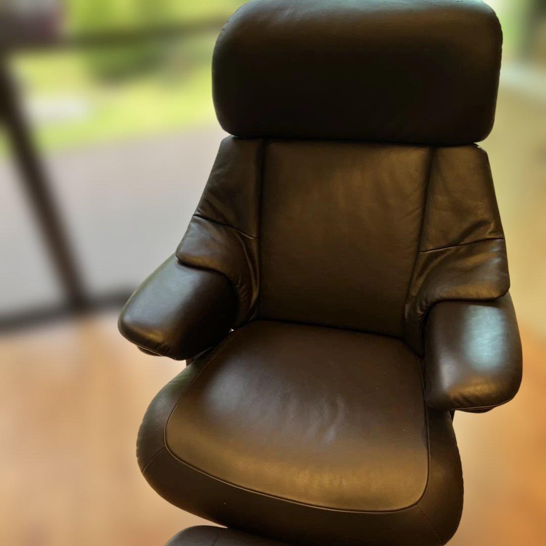 カリモク　レザー リクライニングチェア オットマン付き