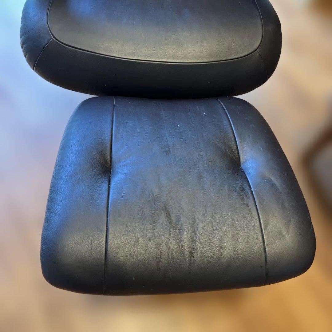 カリモク　レザー リクライニングチェア オットマン付き