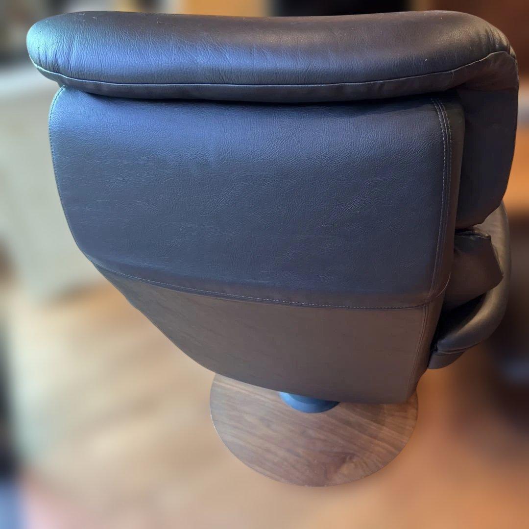 カリモク　レザー リクライニングチェア オットマン付き