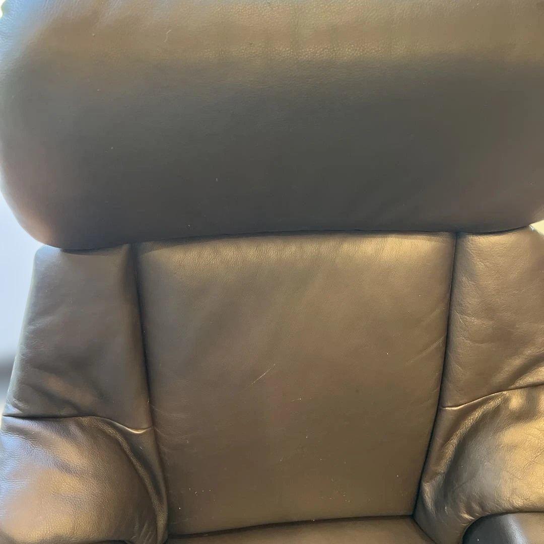 カリモク　レザー リクライニングチェア オットマン付き