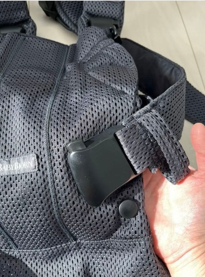 極美品！ベビービョルン　抱っこ紐　ワンカイエアー　アンスラサイト（グレー）