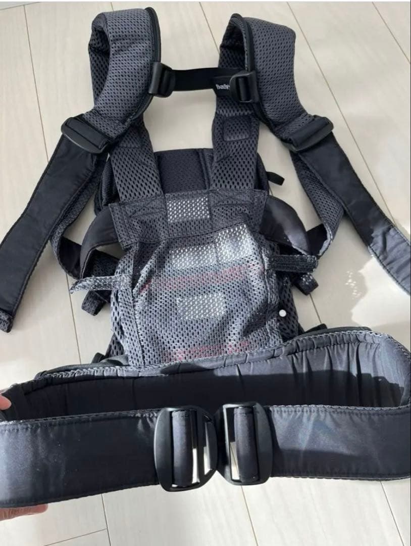 極美品！ベビービョルン　抱っこ紐　ワンカイエアー　アンスラサイト（グレー）