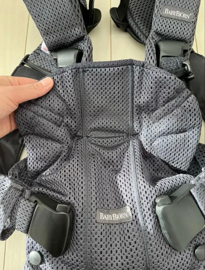 極美品！ベビービョルン　抱っこ紐　ワンカイエアー　アンスラサイト（グレー）
