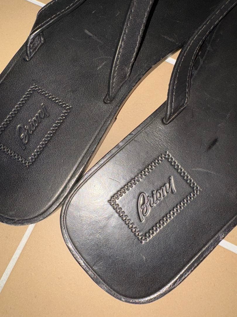 Brioniブラック レザー　トングサンダル