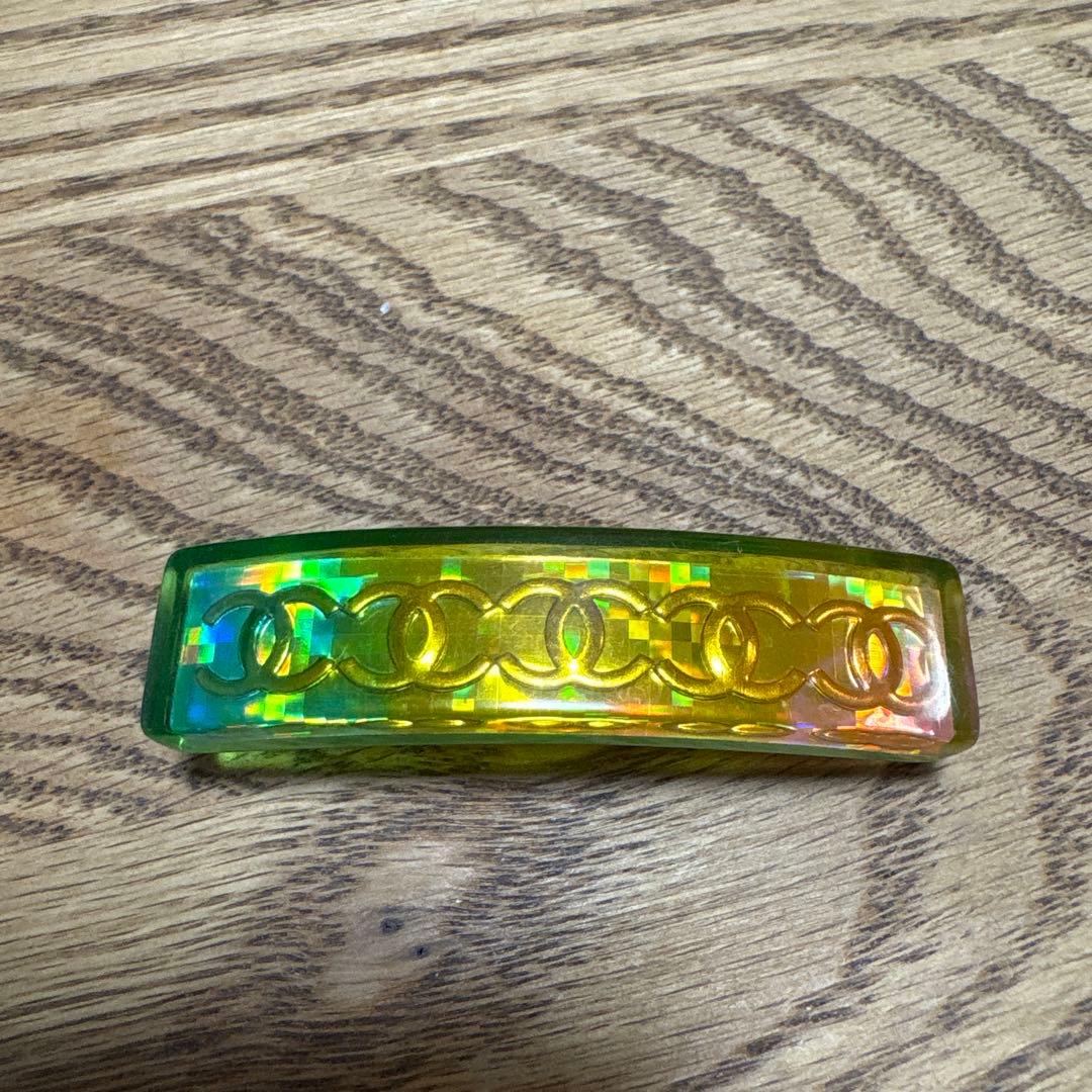 CHANEL 虹色 バーレット型ヘアクリップ