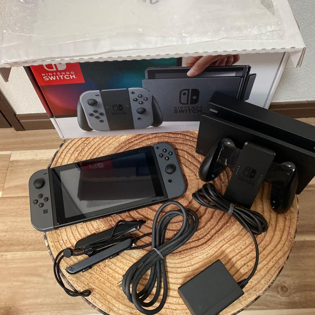 Nintendo Switch ニンテンドースイッチ本体　グレー①