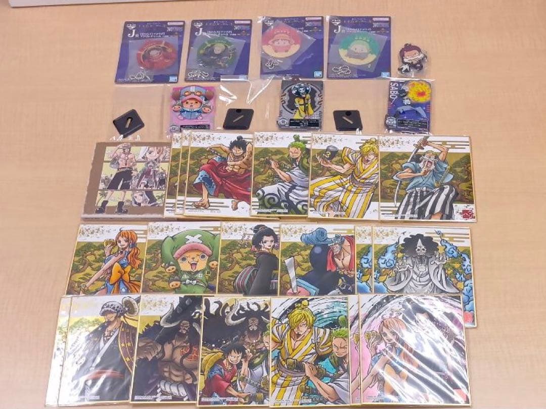 ❶ワンピース 紙類 ステッカー 輩缶バッジ マスコットなど まとめ売り