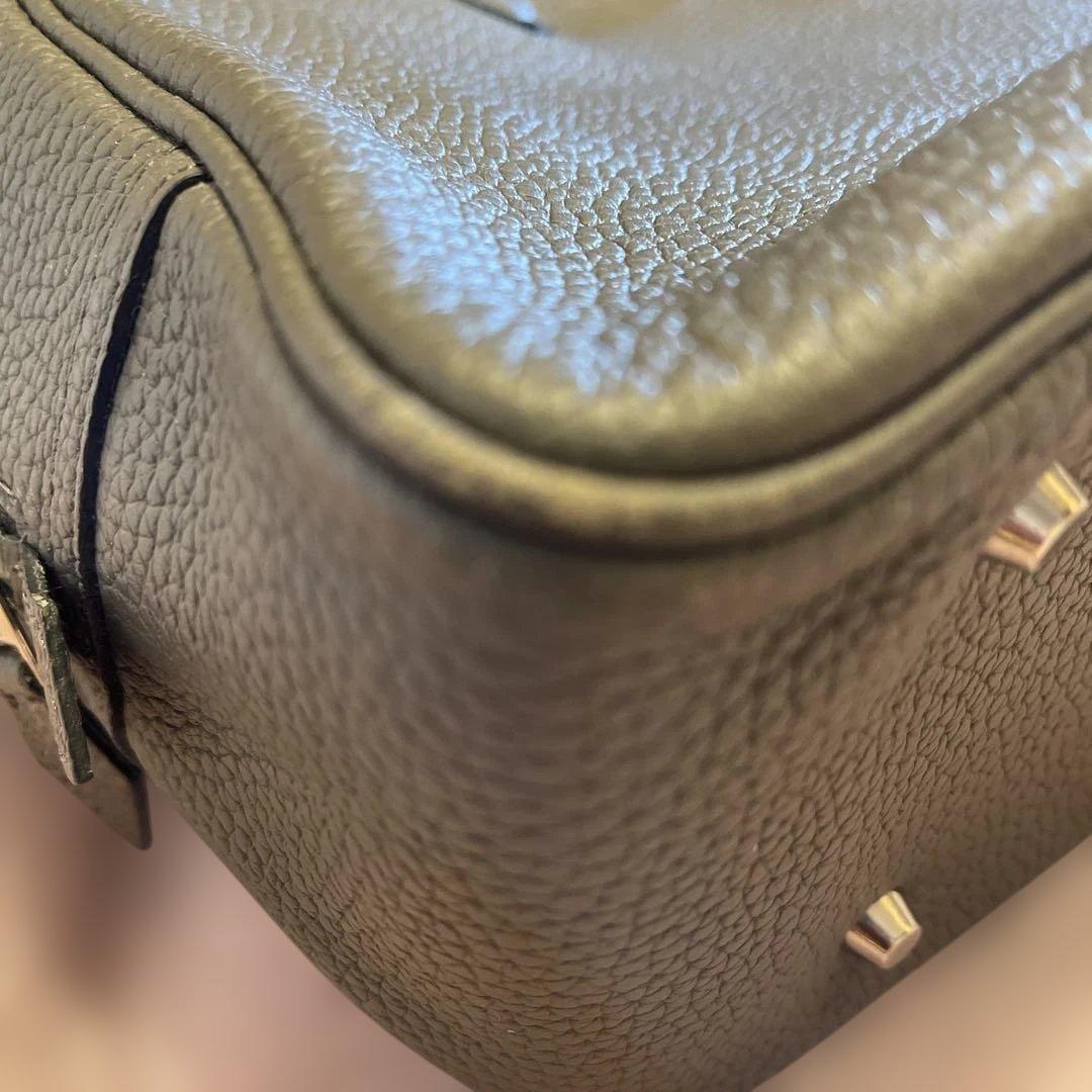 グレー レザー ハンドバッグシルバー金具 お仕事や学校行事にもスマートな佇まい