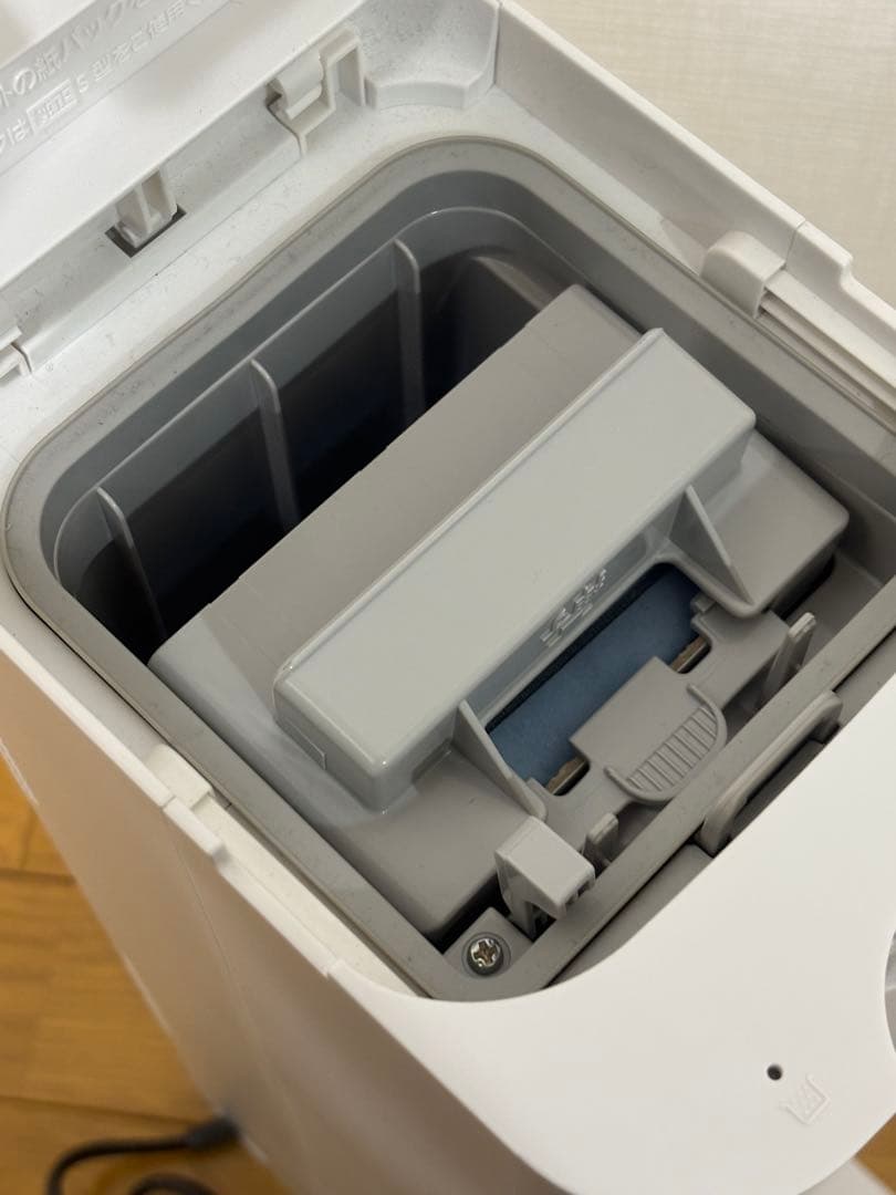 柚*猫様 【美品!!】Panasonic 充電式掃除機 MC-NS10K 202