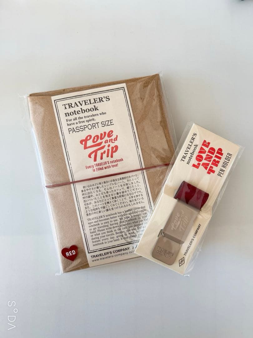 未開封トラベラーズノート LOVE AND TRIPパスポートサイズペンホルダー