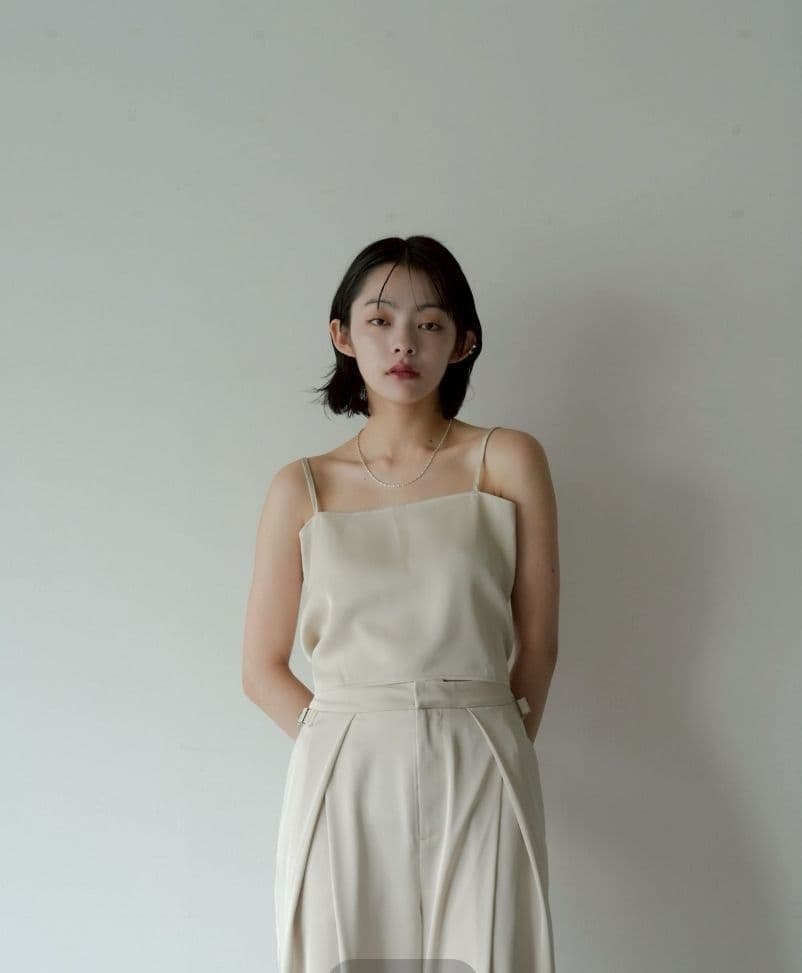 【quūi 】quui　back cross satin camisole