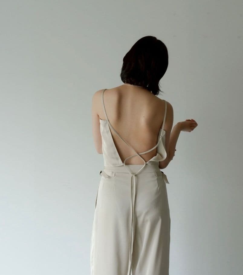 【quūi 】quui　back cross satin camisole