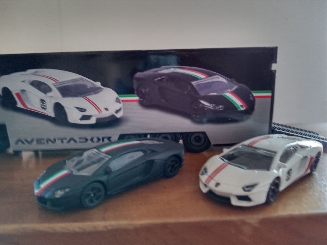 ランボルギーニ　メルセデス　トランスポーター　マジョレット　1/64トミカサイズ