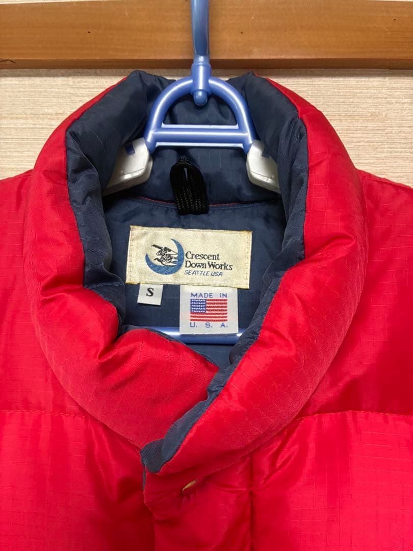 クレセントダウンワークス Crescent DownWorks ダウンベスト 赤